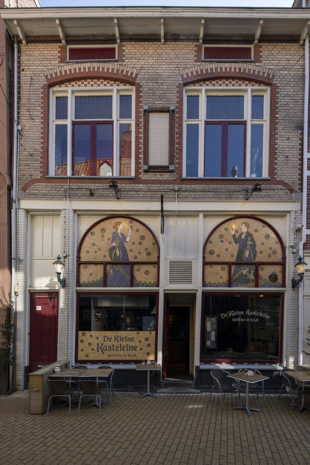Kantoorboekhandel met bovenwoning